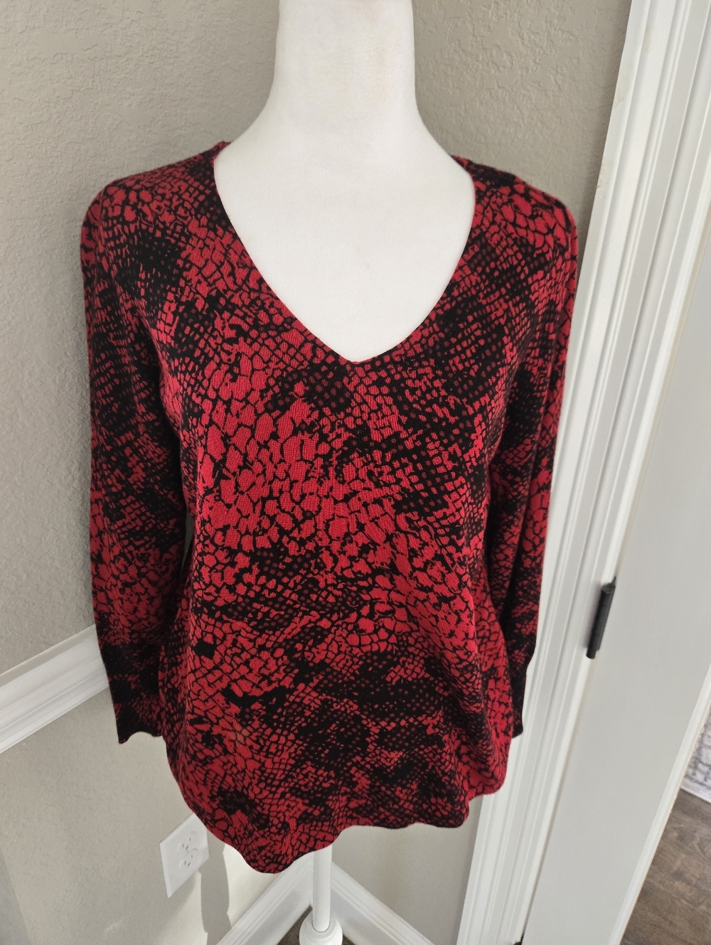 Chico's Mosaic Snake Print Pullover Sweater, Size 1 (Medium)